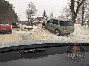 ДТП у Брюховичах: декілька вулиць залишилися без електропостачання (фото)