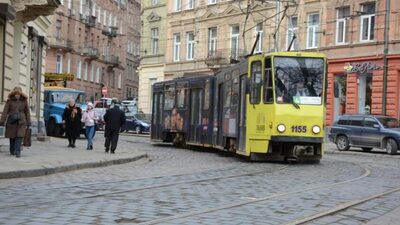 У Львові перемощуватимуть аварійне дорожнє покриття між коліями