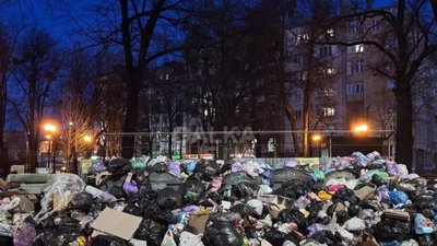 В Івано-Франківську через відсутність брюнювання працівники АТП не вивозили з міста сміття