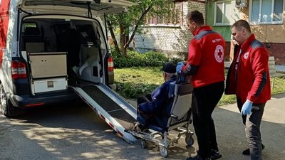 Український Червоний Хрест запускає послугу соціального таксі у трьох західних областях