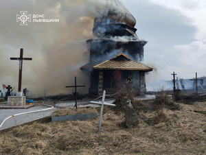 На Львівщині під час пожежі у церкві стався обвал куполів (ФОТО, ВІДЕО)