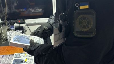 У Рава-Руській українець намагався перевезти в багажнику контрабанду iPhone 17