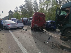 У Києві трапилася масштабна автопригода з травмованими (ФОТО)