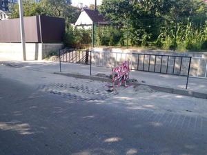 На Малоголосківській провалилась дорога (фото)