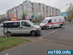 У Франківську водій авто не пропустив швидку (фото)