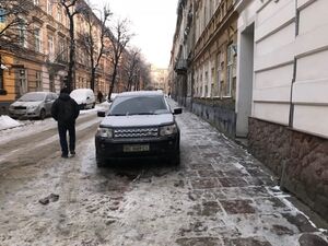 У Львові та області вночі з вогнепальної зброї розстріляли два автомобілі (ФОТО) ОНОВЛЕНО