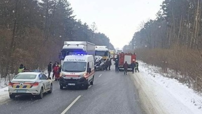 У ДТП на Львівщині зіткнулися три автомобілі