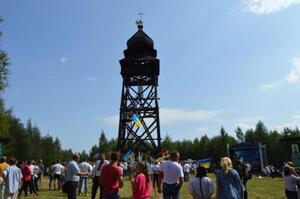 Вчора на вершині гори Діл відкрили та освятили унікальну дерев’яну дзвіницю - «Вежу пам’яті» (фото)