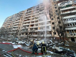 У Києві після обстрілу горіли п’ять поверхів житлового будинку