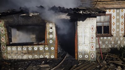 На Вінниччині чоловік підпалив будинок з людьми всередині: потерпілі не вижили (ФОТО)