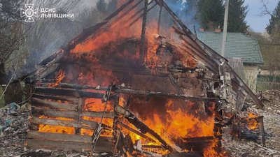 На Львівщині горіла будівля