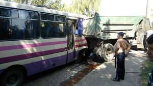 У Луцьку маршрутка в'їхала в Камаз, травмовано більше 10 пасажирів (фото)