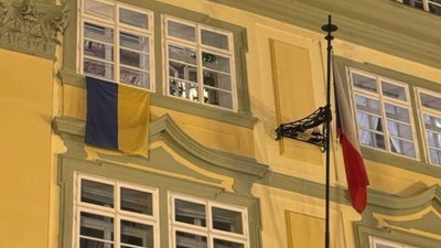 Новий голова парламенту Чехії зняв з будівлі український прапор (ВІДЕО)