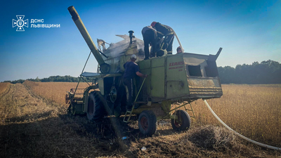 Під час збору врожаю на Львівщині загорівся комбайн (ФОТО)