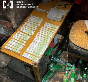 Підпільний склад з фальсифікованим алкоголем популярних марок: на Львівщині БЕБ викрили організовану групу (ФОТО)