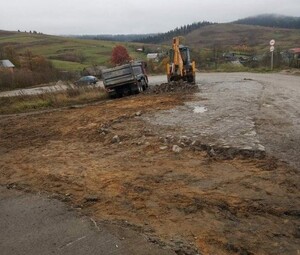 Дорожники розпочали ремонтувати ділянку від Борині до Мохнатого (фото)