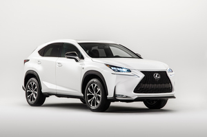 У Львові розшукують викрадений Lexus NX