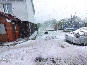 Львівщину накрила негода: Золочів засипало градом (ФОТО/ВІДЕО)