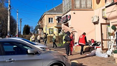 На Львівщині чоловік випав з вікна і помер