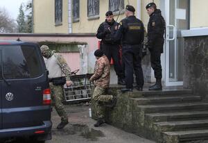 Московський суд лишив під вартою захоплених у полон українських моряків