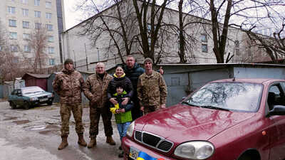 Львів'янка передала військовим власне авто (ФОТО, ВІДЕО)