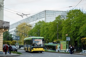 У Львові тролейбус збив пішохода, який порушив правила дорожнього руху