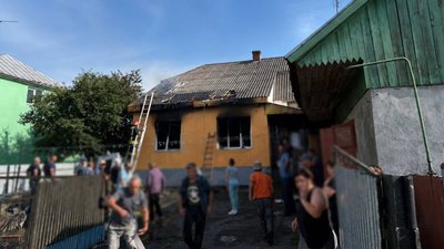 У Львівській області сусіди допомогли боротися з пожежею