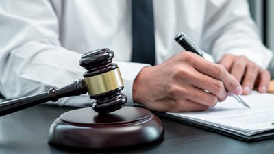 На Львівщині судитимуть реєстратора, який незаконно змінював межі земельних ділянок