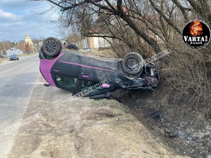 У Рудному внаслідок ДТП перекинувся автомобіль (відео, фото)