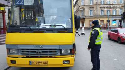 На Львівщині під час відпрацювання пасажирських перевізників, поліція виявила сотні порушень законодавства (ПЕРЕЛІК, ФОТО)