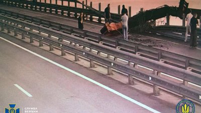 СБУ втретє вразила Кримський міст (ВІДЕО)