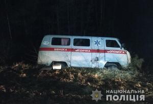 На Волині в кювет злетіло авто "швидкої допомоги" — є постраждалі (ФОТО)