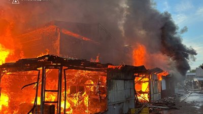 На Львівщині рятувальники ліквідували масштабну пожежу (ФОТО, ВІДЕО)