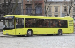 У поминальні дні збільшать кількість транспорту, який курсує до кладовищ