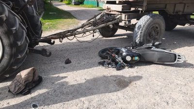 На Львівщині під колеса автомобілів потрапили двоє неповнолітніх на двоколісному транспорті