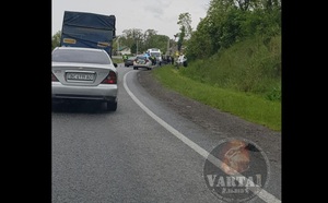 Автомобіль перекинутий в кюветі: на Львівщині сталася масштабна ДТП (фото, відео)