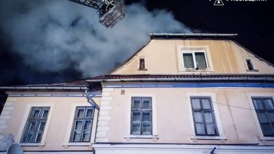 У Львівській області горіла двоповерхова будівля