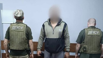Прикордонники затримали українця, який через гори повертався до України