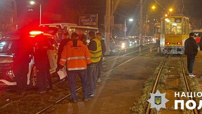 Медики розповіли про стан жінки, яку збив трамвай у Львові