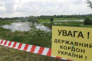 Двадцять п’ять осіб на тракторі й мотоциклах намагались прорвати державний кордон