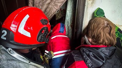 Двічі за добу у Львові рятувальники відчиняли двері до квартир, щоб допомогти літнім жінкам