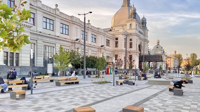 У Львові до Різдва на головному вокзалі встановлять 22-метрову живу ялинку