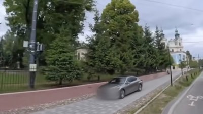 У Львові поліція знайшла водія Lexus, який їздив тротуаром