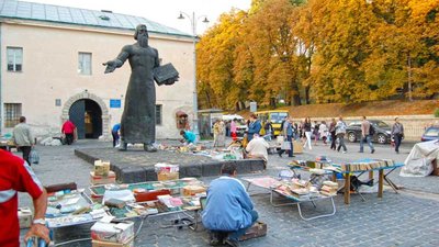 У Львові продавців біля пам'ятника Федорова зобов'яжуть обліковувати товар, щоб не продавати російськомовну продукцію
