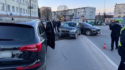 У Тернополі п’яний співробітник СБУ вчинив масштабну ДТП, в якій постраждали вісім людей (ФОТО, ВІДЕО)