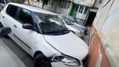 У Рівному поліцейські знайшли водія, який скоїв ДТП, сплячим біля дверей квартири (ВІДЕО)