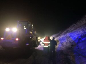 Затор на 5 кілометрів: лавина заблокувала трасу на Закарпатті (фото)