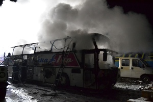 У Рівному вщент вигорів двоповерховий пасажирський автобус (фото, відео)