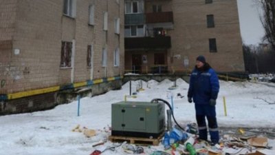 У Кам’янці-Подільському мешканці замкнули у підвалі комунальника, який відповідав за роботу генератора