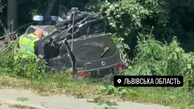 На Львівщині водій автомобіля влетів у дерево: є загиблі (ВІДЕО)